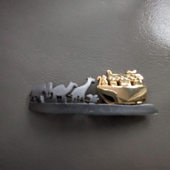 Vintage Ultra Craft Noah's Ark Brooch - Picture 2 of 5
